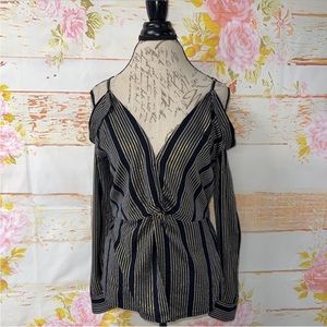 En Créme Cold Shoulder Top